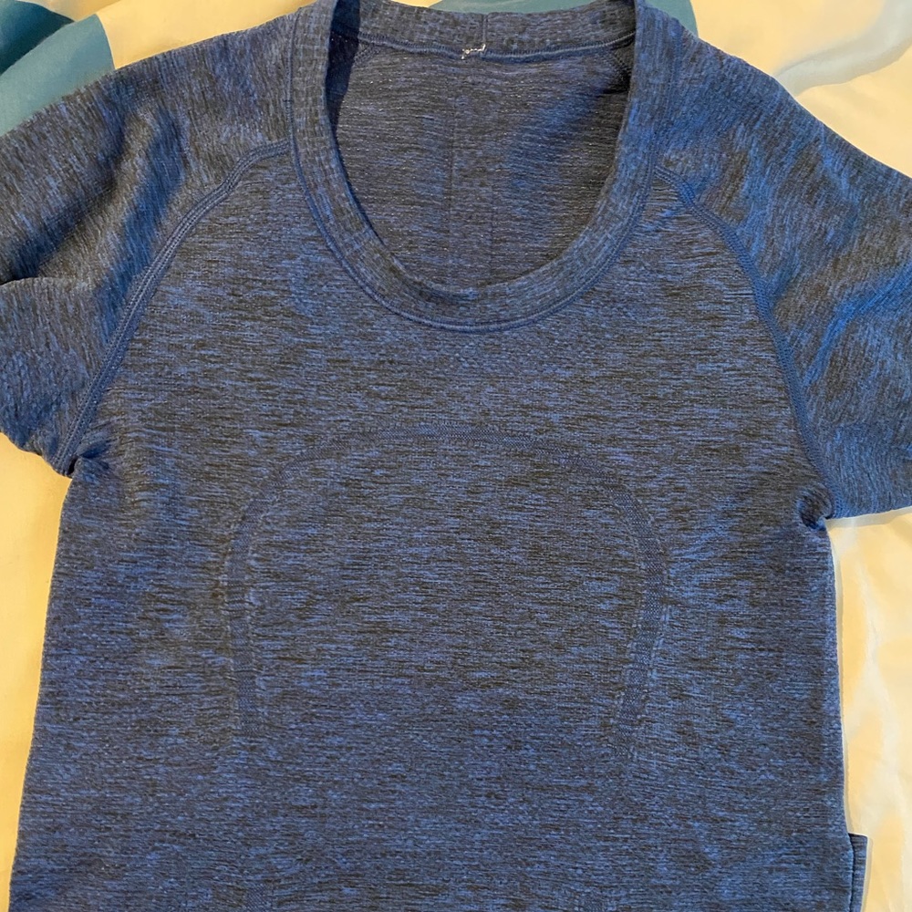 Size 4 lululemon swift tech blue/ black heathered tee